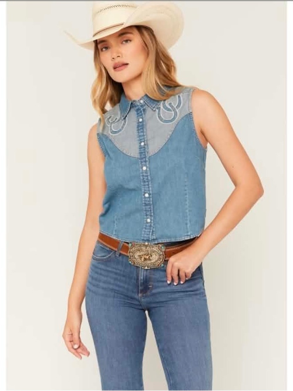 Wrangler Horseshoe Sleeveless Denim Snap Shirt - Women's size MEDIUM
